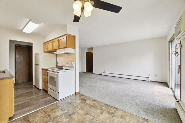 Building Photo - 819 11th Ave S