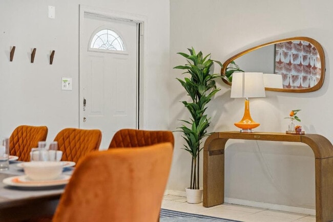 Building Photo - 451 Sharon Cir