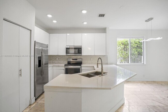 Building Photo - 1126 Golden Cane Dr