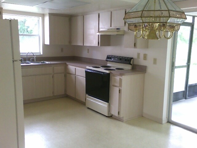 Building Photo - 7427 Mead Dr