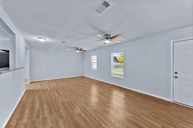 Building Photo - Spacious Whole Home For Rent in Dallas