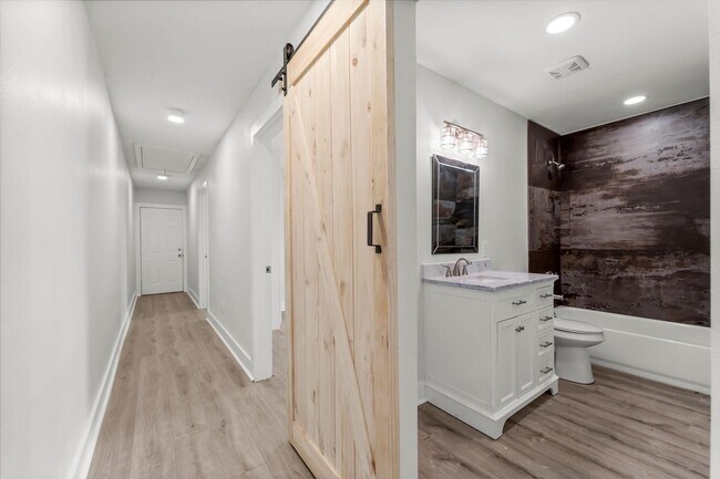 Primary Photo - 4049 Lucille St