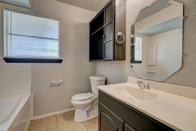 Building Photo - 3 Bed 1.5 Bath Norman
