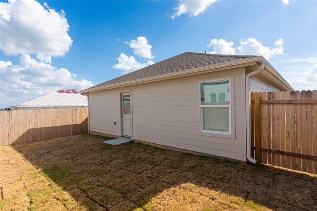 Building Photo - 153 Star Packer Ln