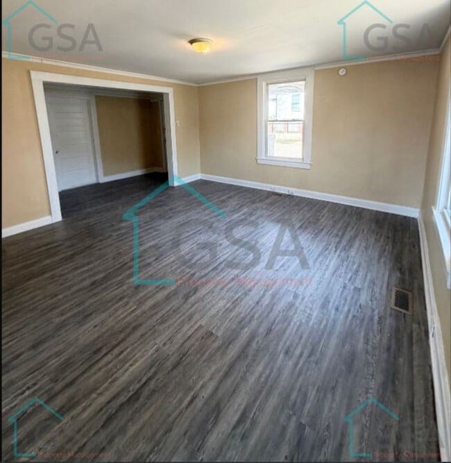 Building Photo - 2 Bedroom 1 Bath Available!