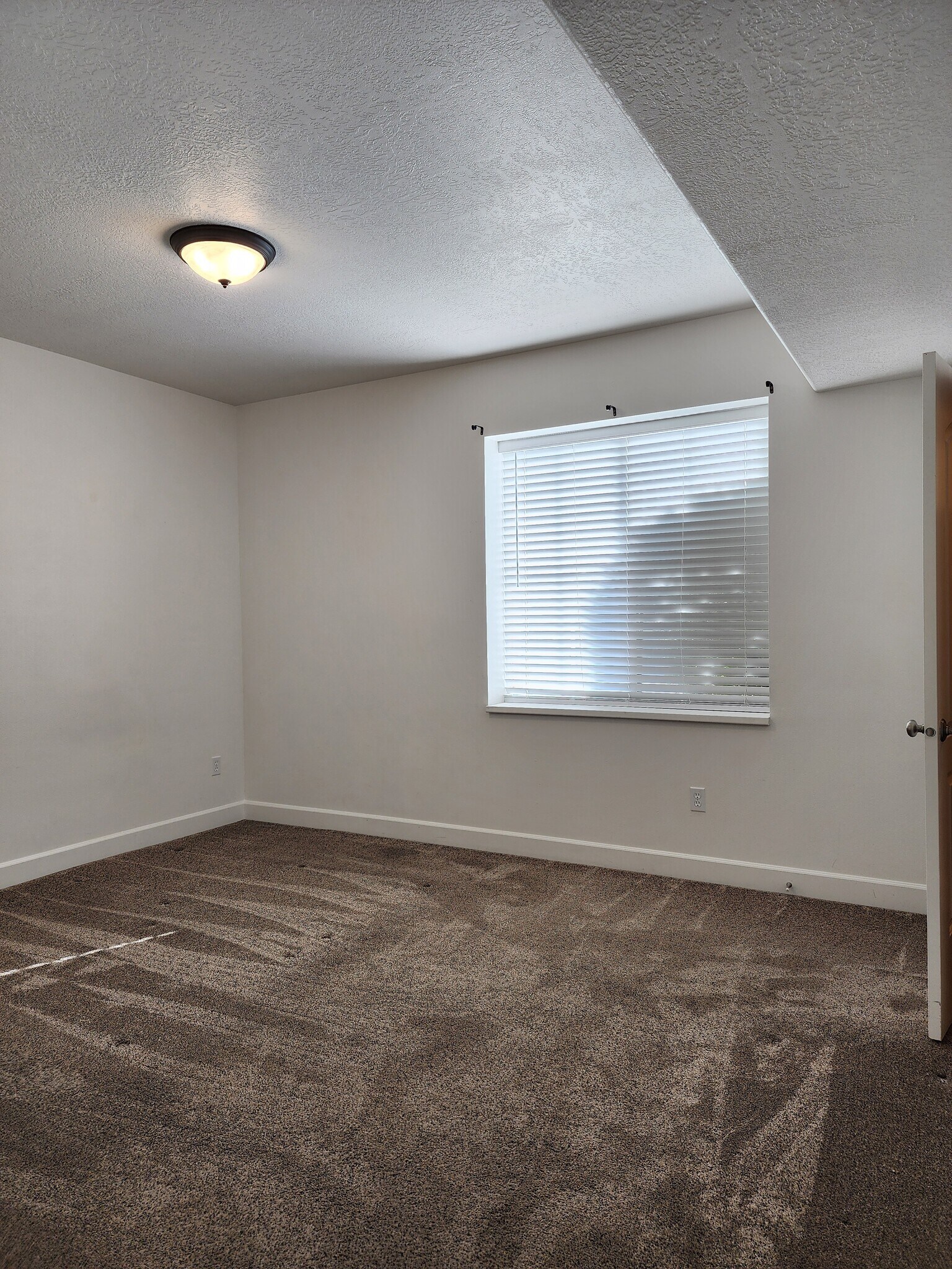 Building Photo - 1030 N 995 W