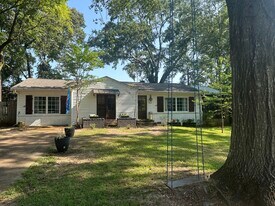 Building Photo - 1609 Pierce Avenue Ext