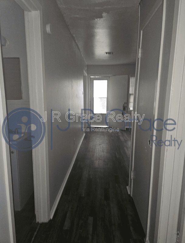 Building Photo - 602 E Navarro St