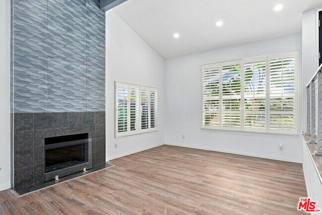Building Photo - 4355 Chaumont Rd