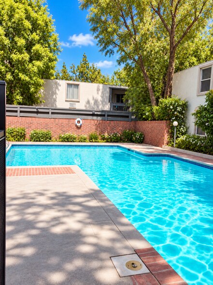 Swimming Pool - 18620 Hatteras St