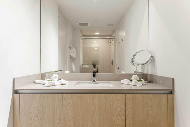 Building Photo - 4111 S Ocean Dr