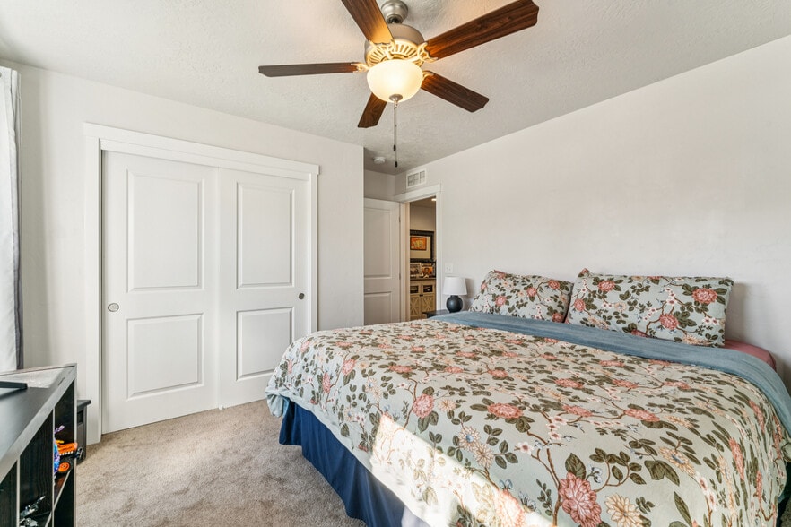 Building Photo - 4233 N Price Ave