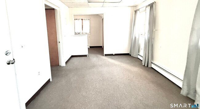 Building Photo - 425 Montauk Ave