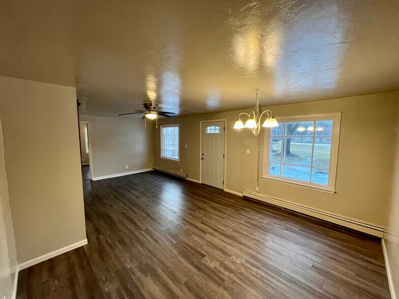 Building Photo - 13496 Velp Ave