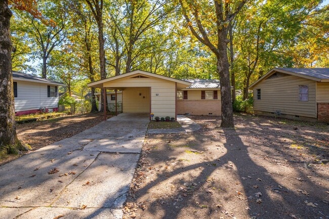 Building Photo - 3 Bedroom Updated Home in Little Rock