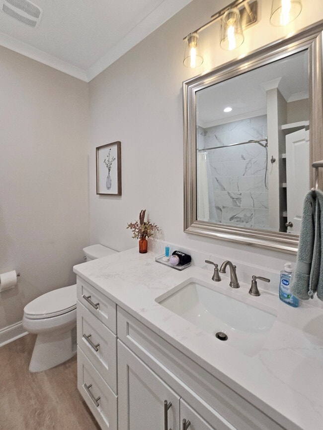 Building Photo - 996 Beach Blvd W