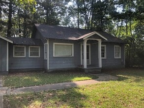 Building Photo - 2 Bedrooms, 1 Bathroom - House in West Rome!