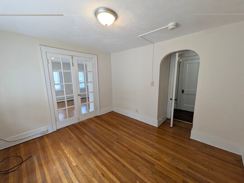 Building Photo - 608 Elmwood Ave