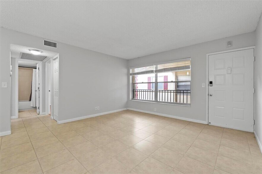 Building Photo - 3586 N University Dr