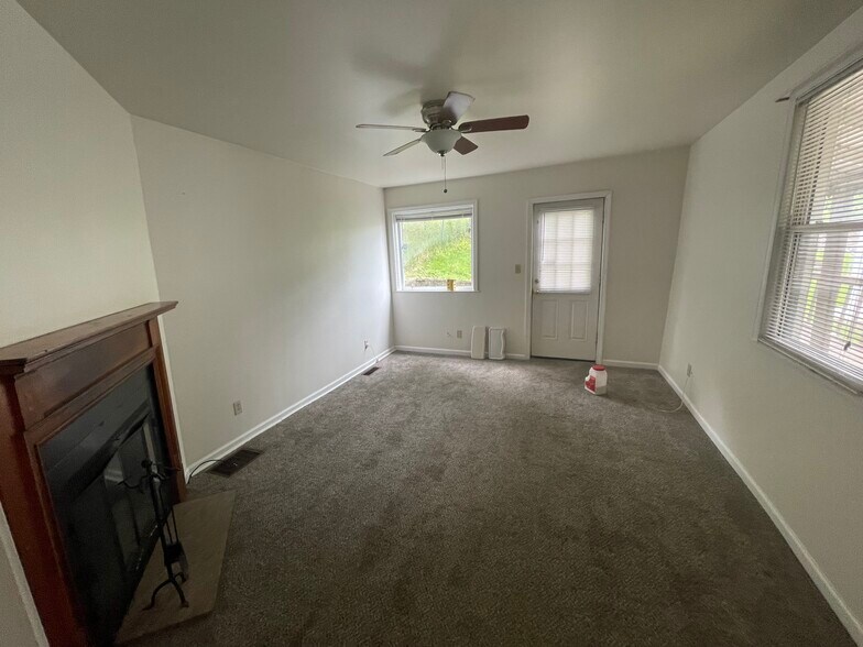 Building Photo - 214 Wright Street