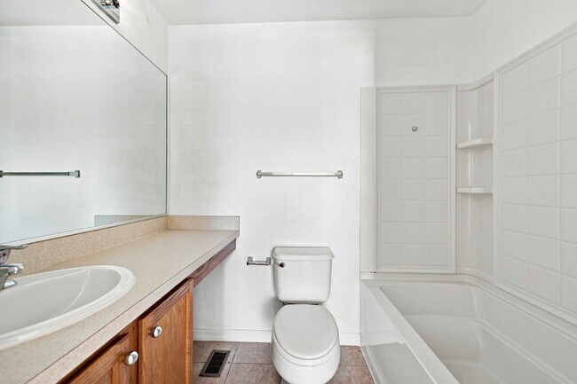 Building Photo - END-UNIT TOWNHOME FOR RENT IN GATED WYNCHASE AT FORE RANCH!