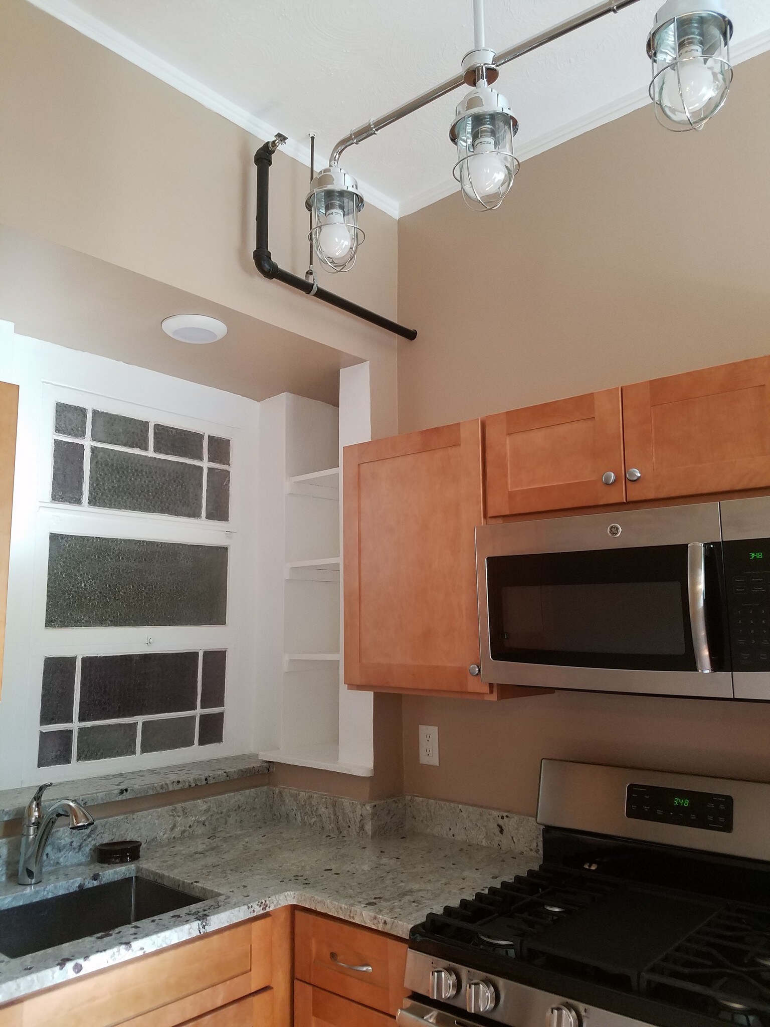 Another Angle - 178 Bowen St