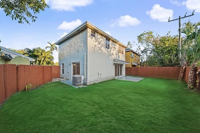 Building Photo - 5789 Woodland Point Dr