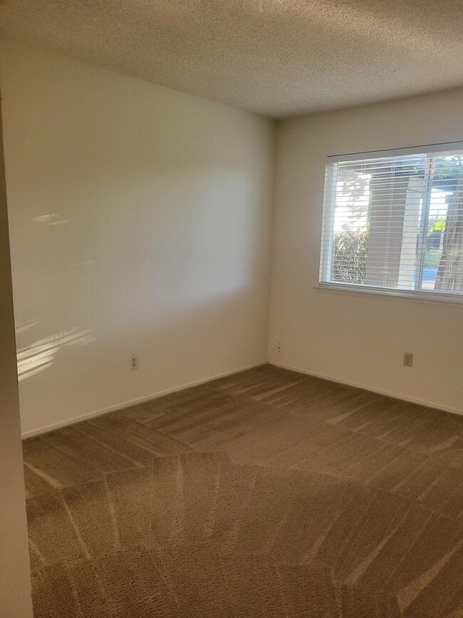 Building Photo - Rosemont area home/great access to Hwy 50