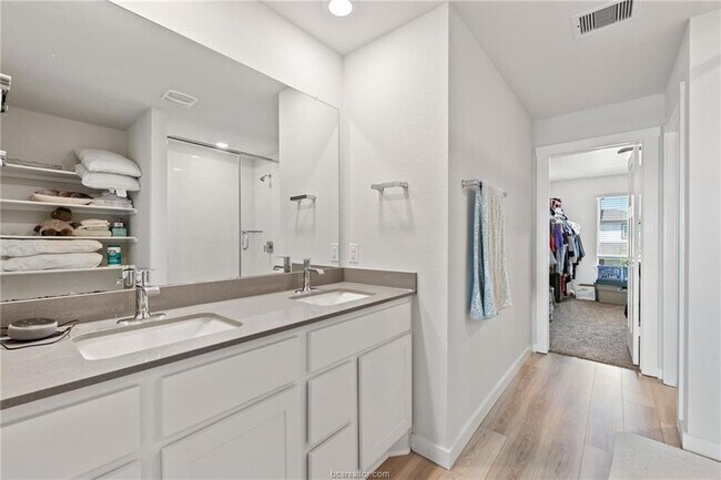 Building Photo - 1128 Amistad Lp