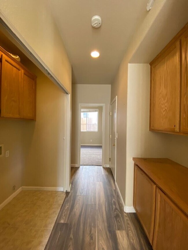 Building Photo - ~Beautiful 3 Bed 2 Bath House in Santa Rosa~