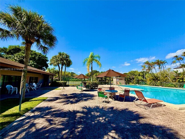 Building Photo - 10825 SW 112th Ave