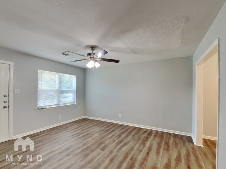 Building Photo - 1309 E Anthony St