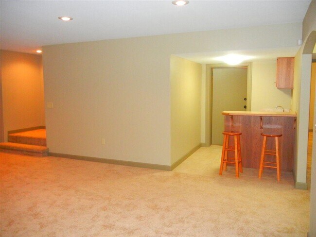 Building Photo - Italian Estates Property Management