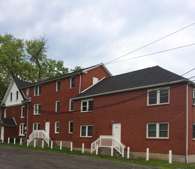Building Photo - Spacious One bedroom Apartment 4 blocks fr...