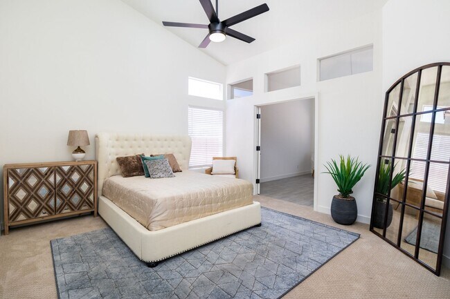 Building Photo - Beautiful updated 4 bedroom plus, 2 bath home in Chandler