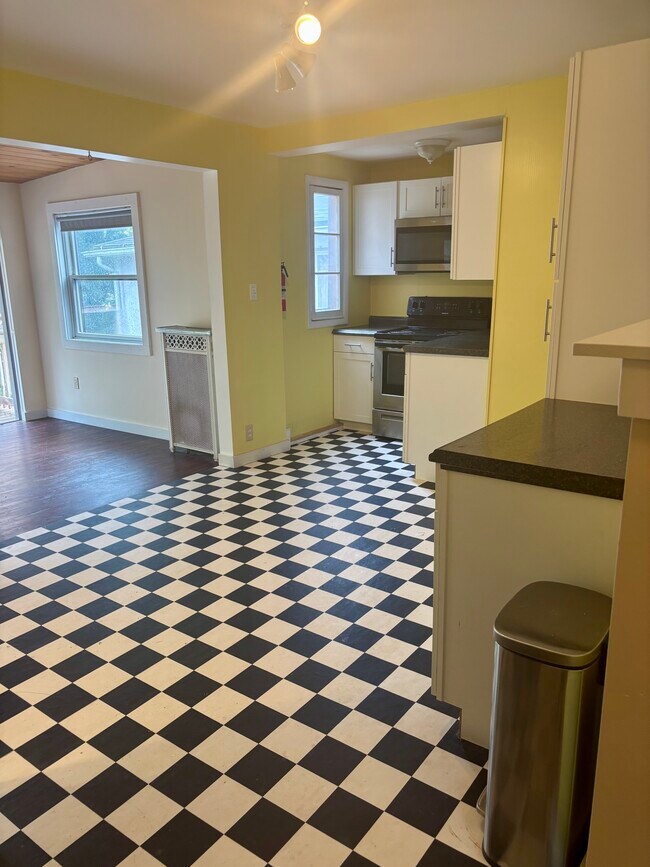 Building Photo - 192 Front St