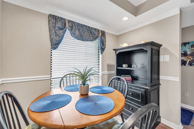 Building Photo - 2800 Cove Cay Dr