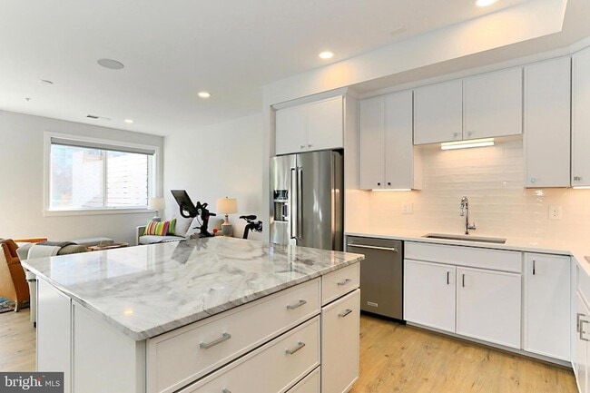 Building Photo - 635 Slaters Ln