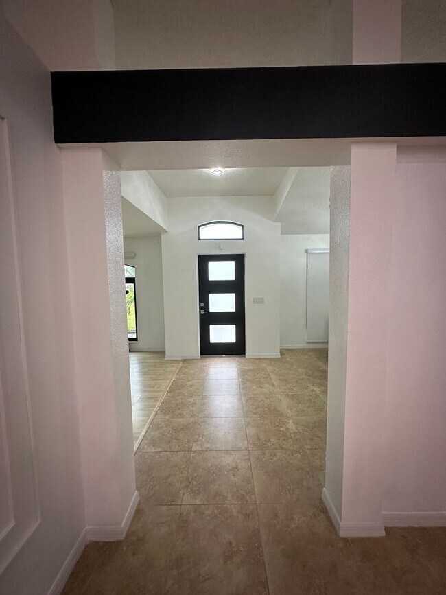 Building Photo - Modern 3-Bedroom Single-Family Home for Re...