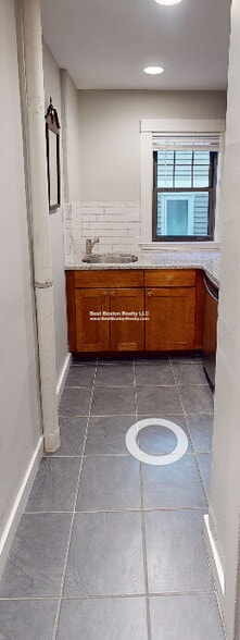 Building Photo - 13 Story St