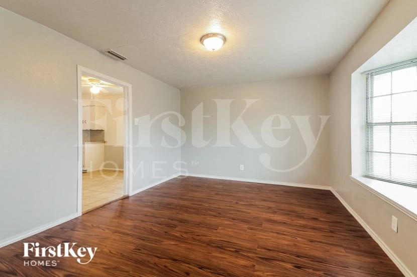 Building Photo - 4301 Augusta Dr