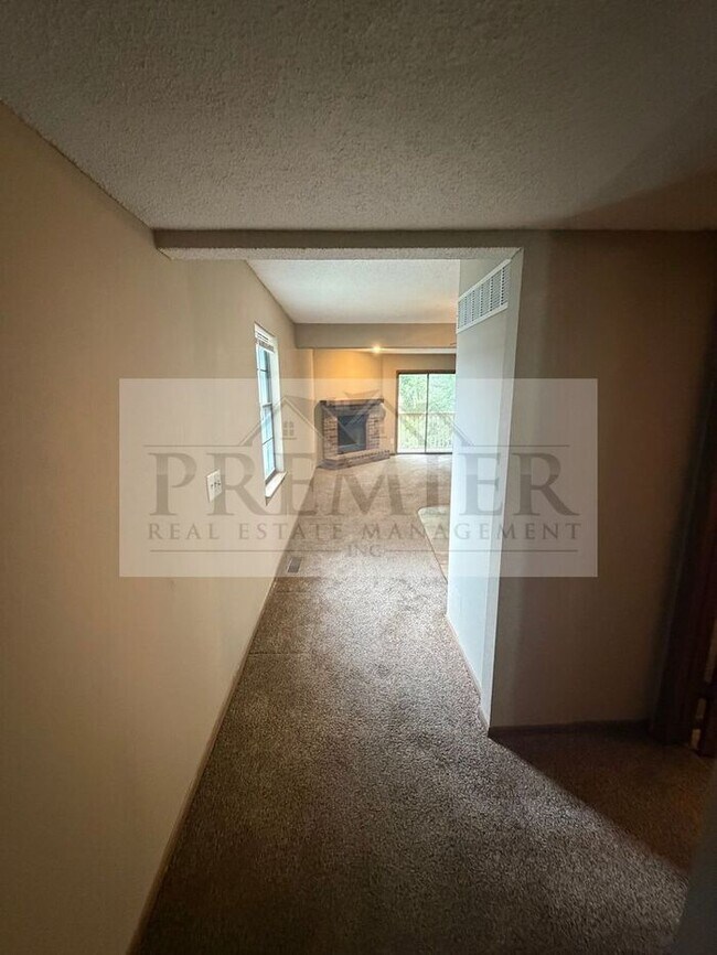 Building Photo - 3556 NE Independence Ave