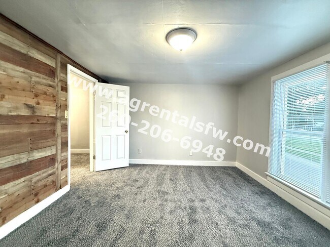 Building Photo - 905 Grace Ave
