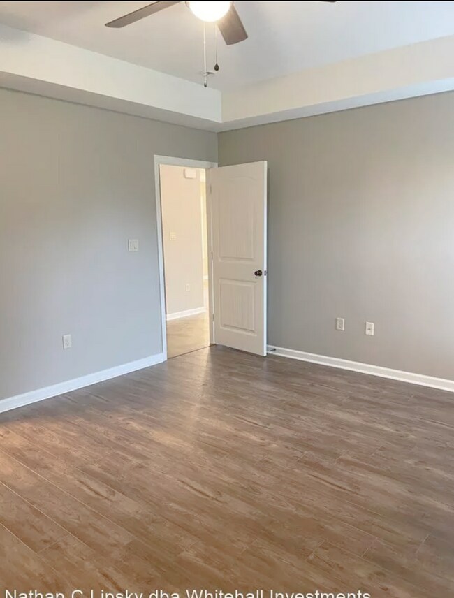 Building Photo - 4832 Wildwood Ln