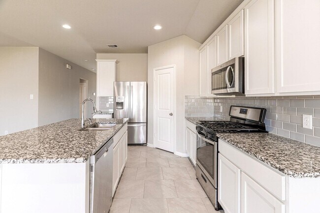 Building Photo - 7558 Highland Chase Dr