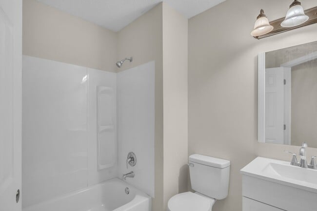 Building Photo - 213 Rebecca Pines Dr