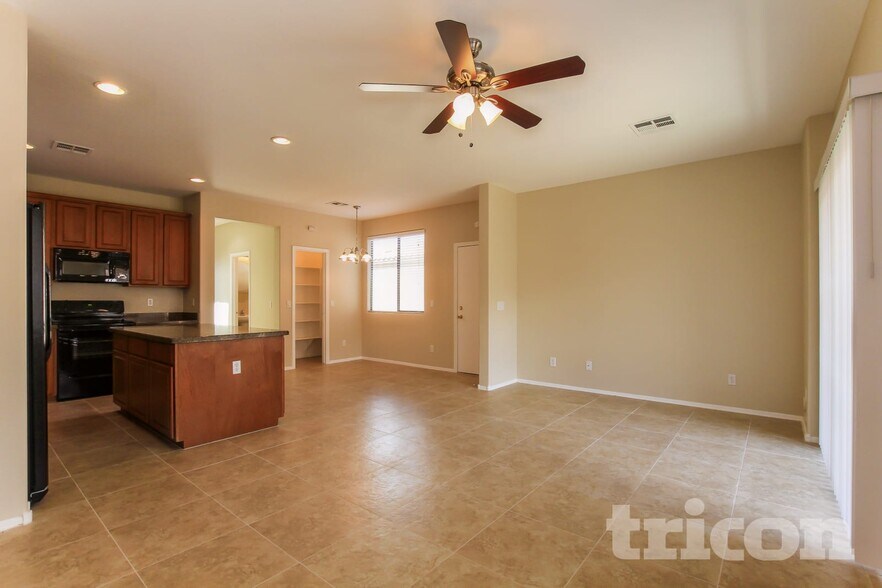 Building Photo - 9343 W Payson Rd