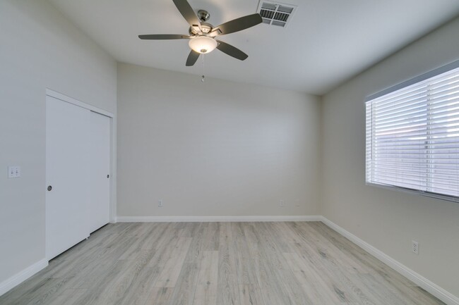 Building Photo - 3 bedrooms, 2 bathrooms remodeled One stor...