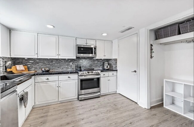 Building Photo - 13340 Kit Ln