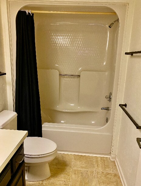 Building Photo - 3 bedroom 3 bathroom Condo in The Oaks
